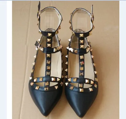 The Rivet Pointed Toe Flat Shoes